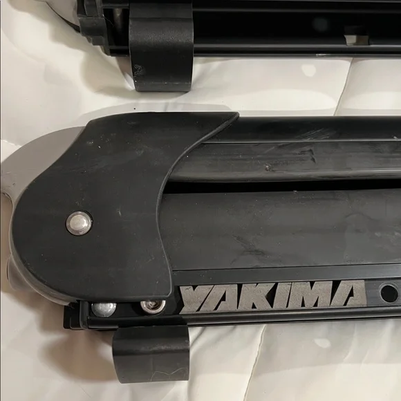 Pair of Yakima Roof Racks for Skis / Snowboard - Picture 2 of 5